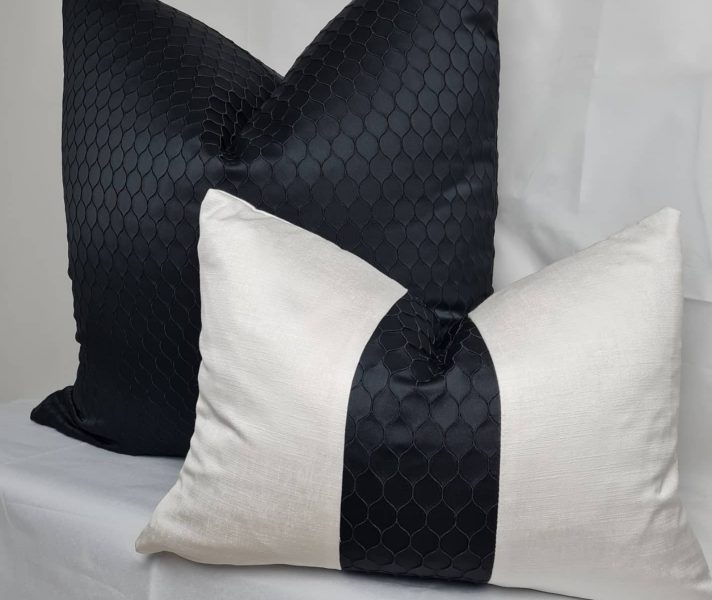 Black ans White Cushions